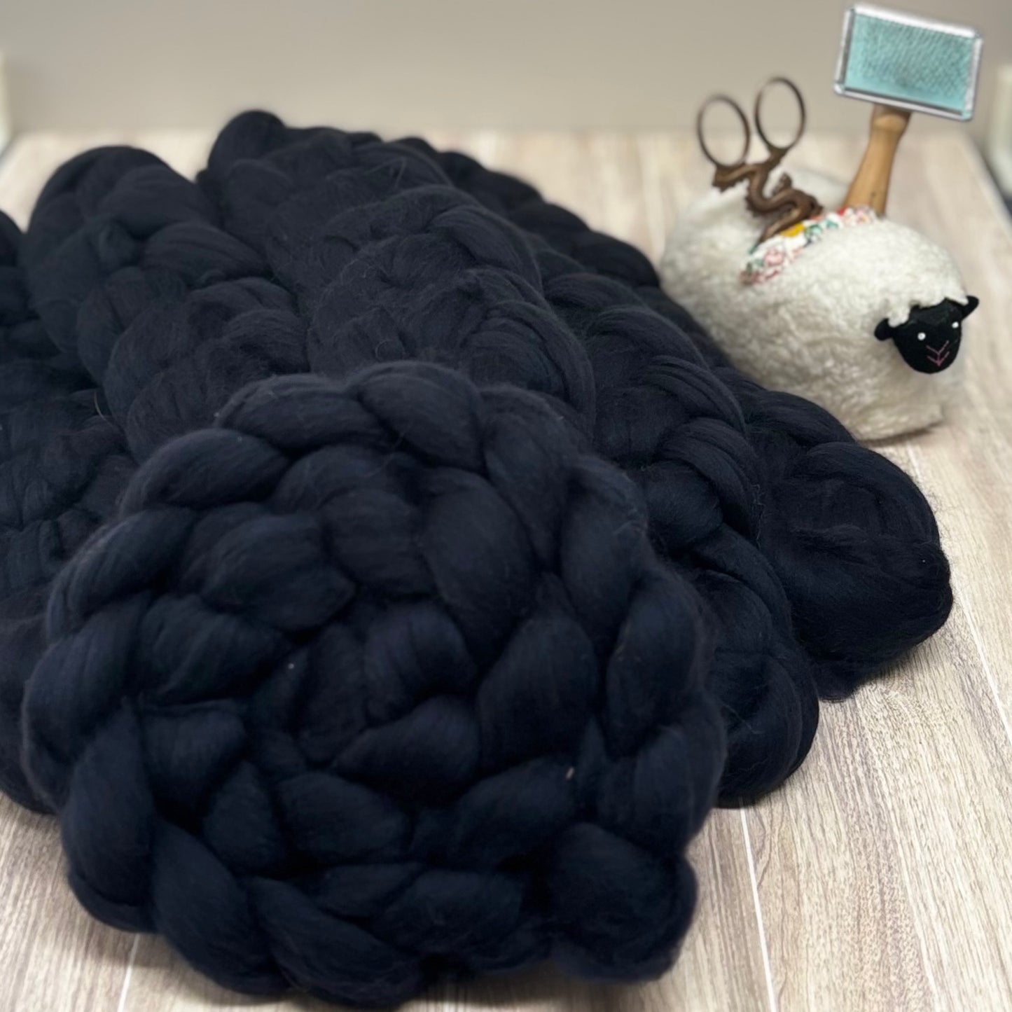 Charcoal Superfine Merino Spinning Wool - Spinning fiber for beginners