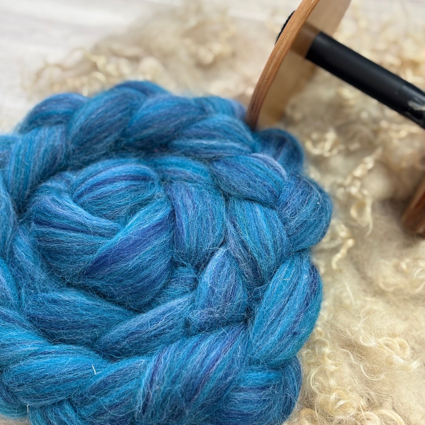 Fountain Blue - Shetland Wool & Bio-Nylon Blend - Combed Top - Roving -Wool Fiber for Spinning