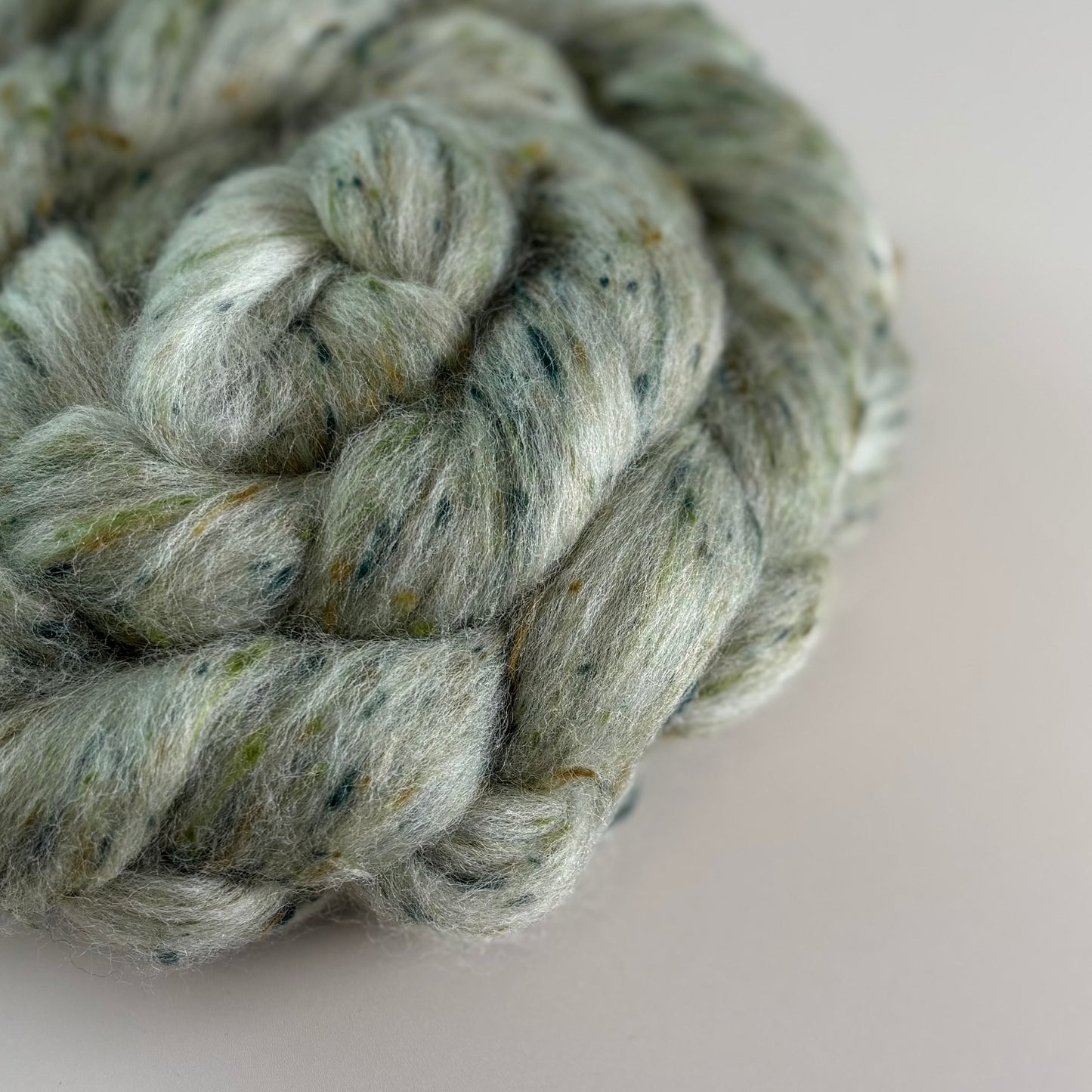 Heritage Green Tweed Roving Combed Top for Spinning