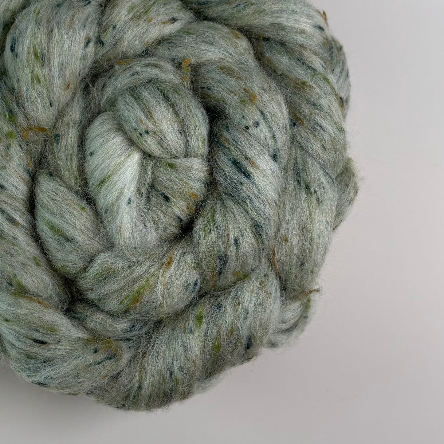 Heritage Green Tweed Roving Combed Top for Spinning