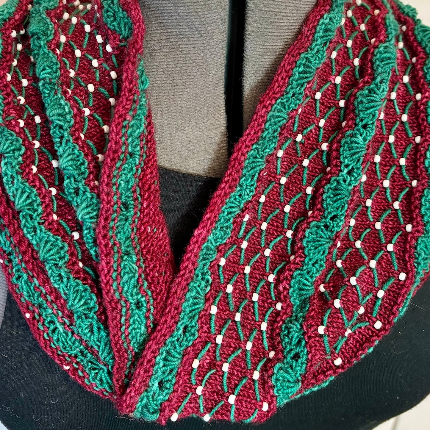 Mistletoe Kisses Cowl KnitKit