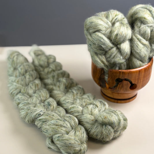 Heritage Green Tweed Roving Combed Top for Spinning
