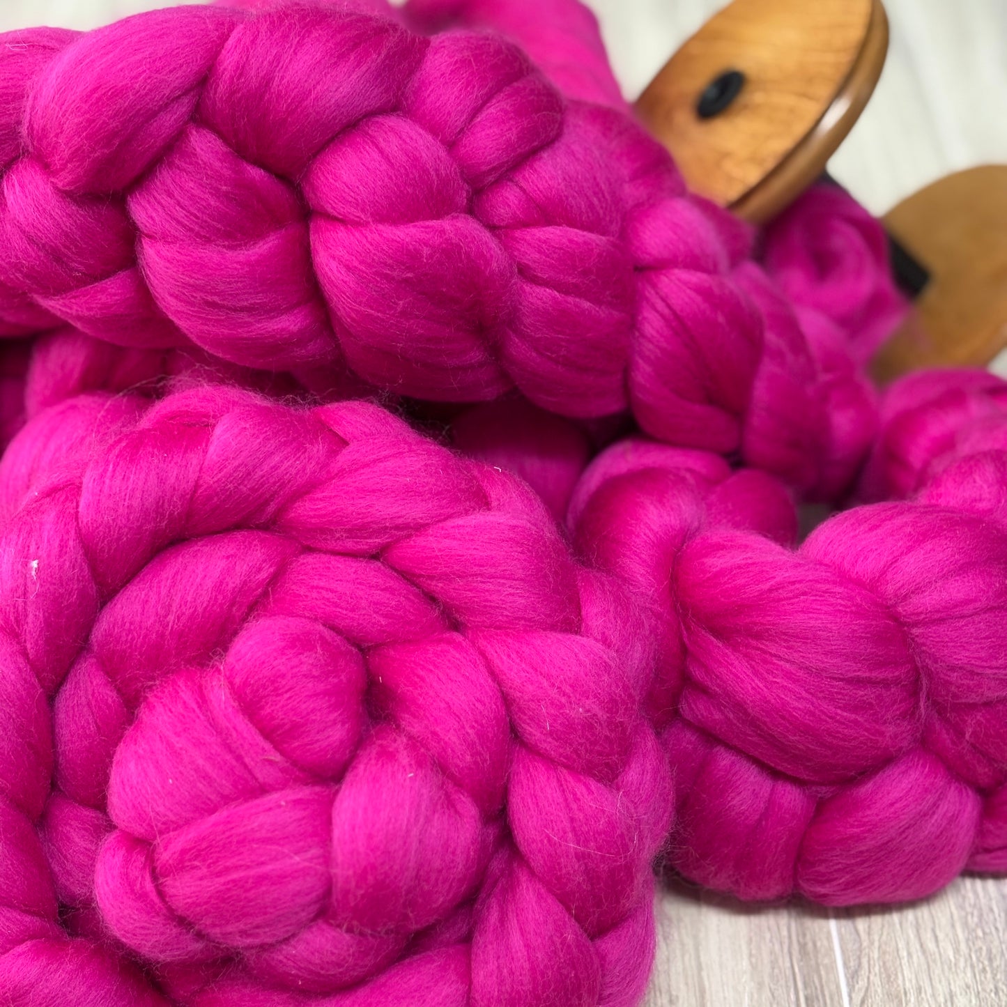Raspberry Superfine Merino Spinning Wool - Spinning fiber for beginners