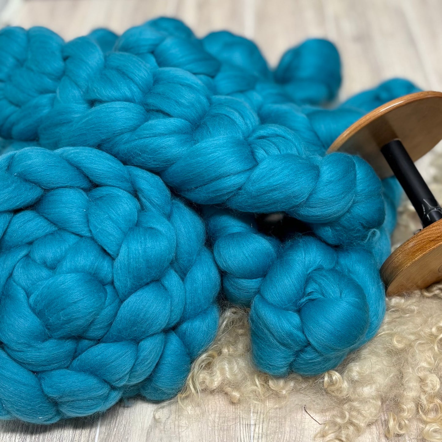 Turquoise Superfine Merino Wool Combed Top - Roving - Spinning Fiber for Spinning Wheel